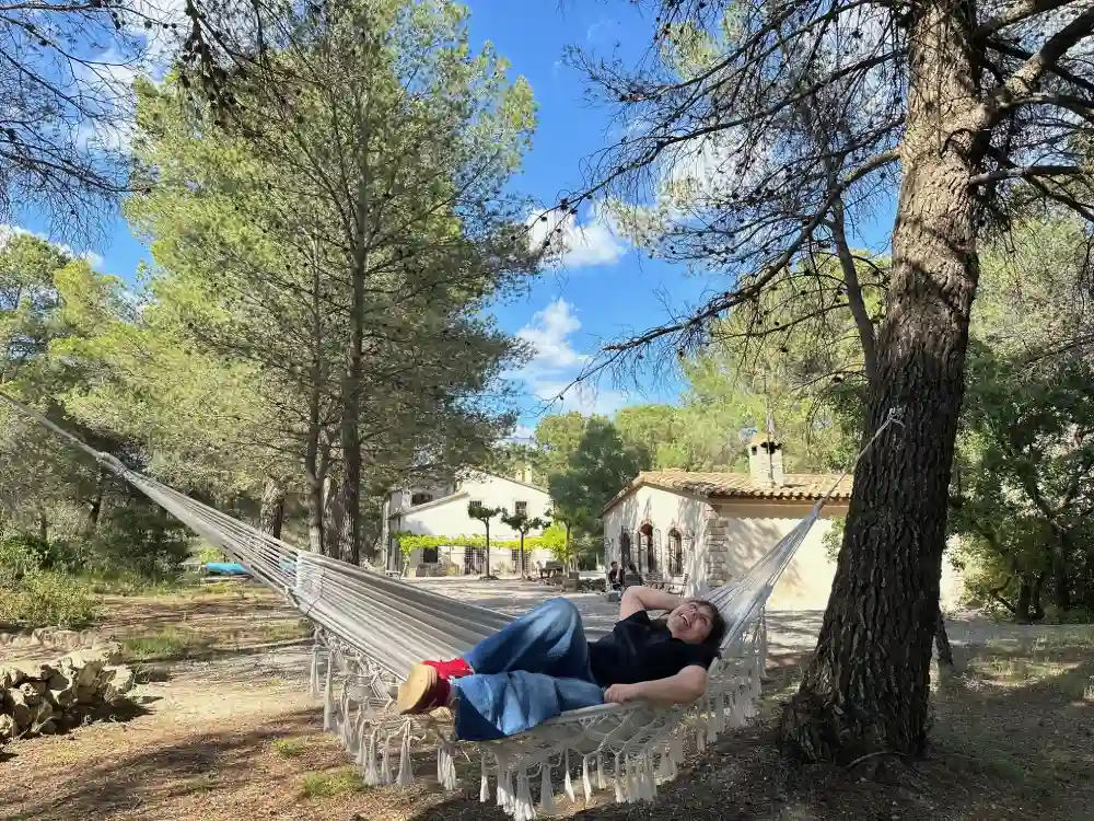 La Marlesita és una casa rural on dormir entre vinyes.