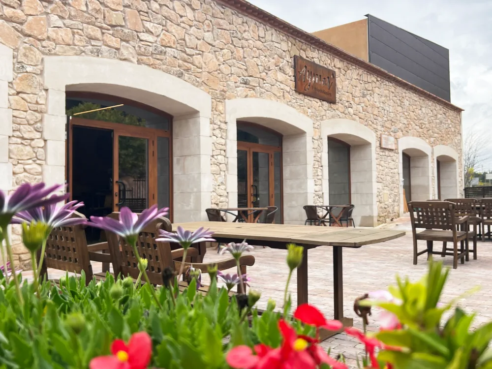 Entrada del celler Aymar de Vimbodi i Poblet.