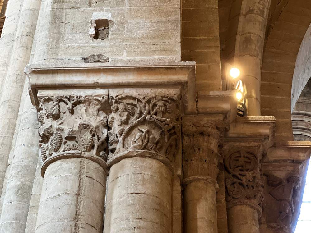 Detall de les columnes de la Seu Vella que es mostren a la visita Vi de Pedra