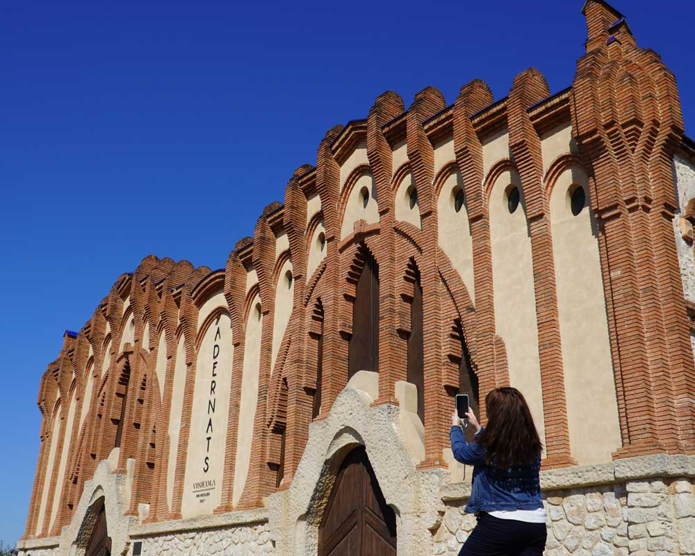 La façana de la catedral modernista de Nulles