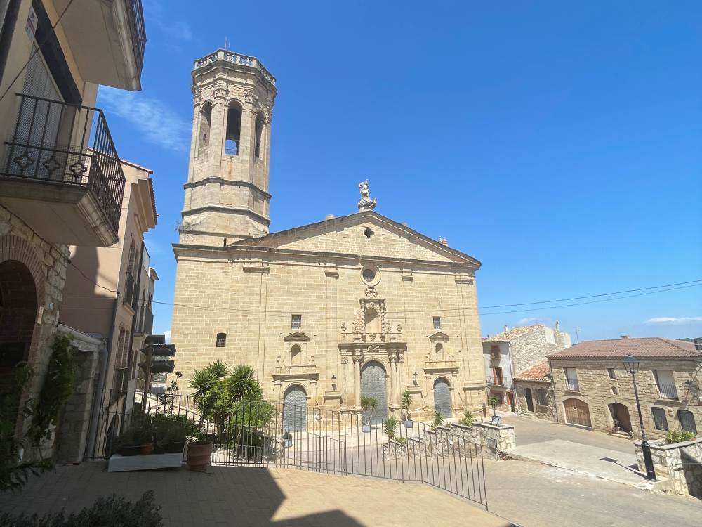 Al celler Batea fan una visita per conèixer la història de la vil·la de Batea a la Terra Alta