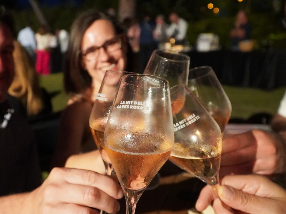 Brindis de caves a La Nit dels Rosats