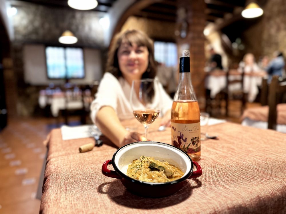 La truita amb suc és un dels plats de la carta del restaurant la Morera al Priorat