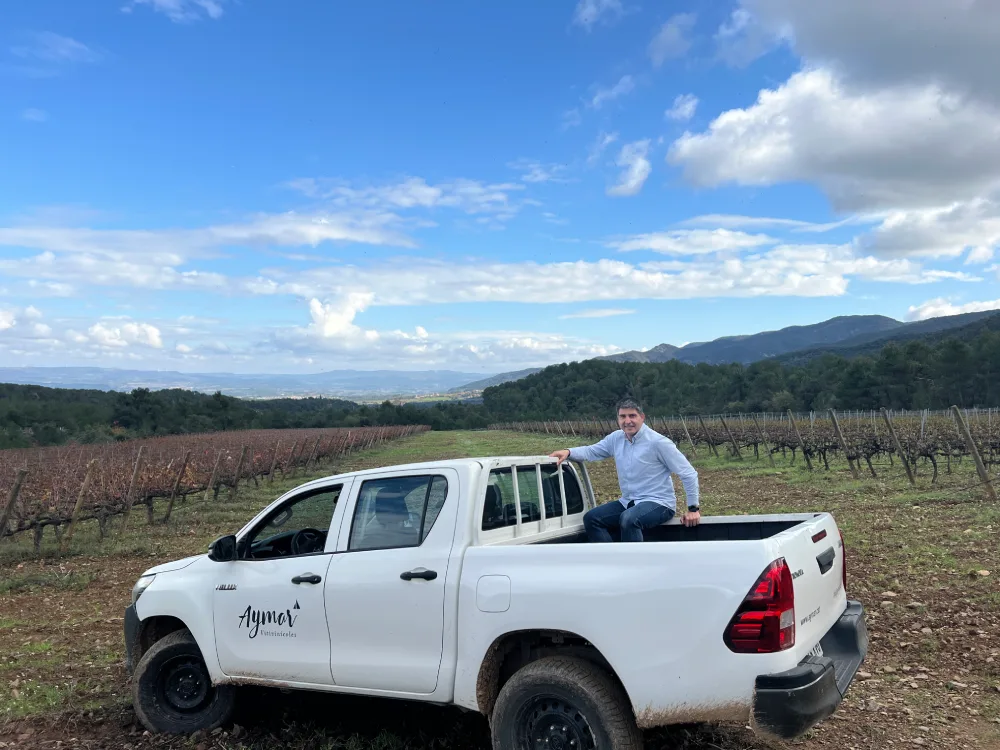 Visita a les vinyes d'Aymar de Poblet amb un vehicle tot terreny.