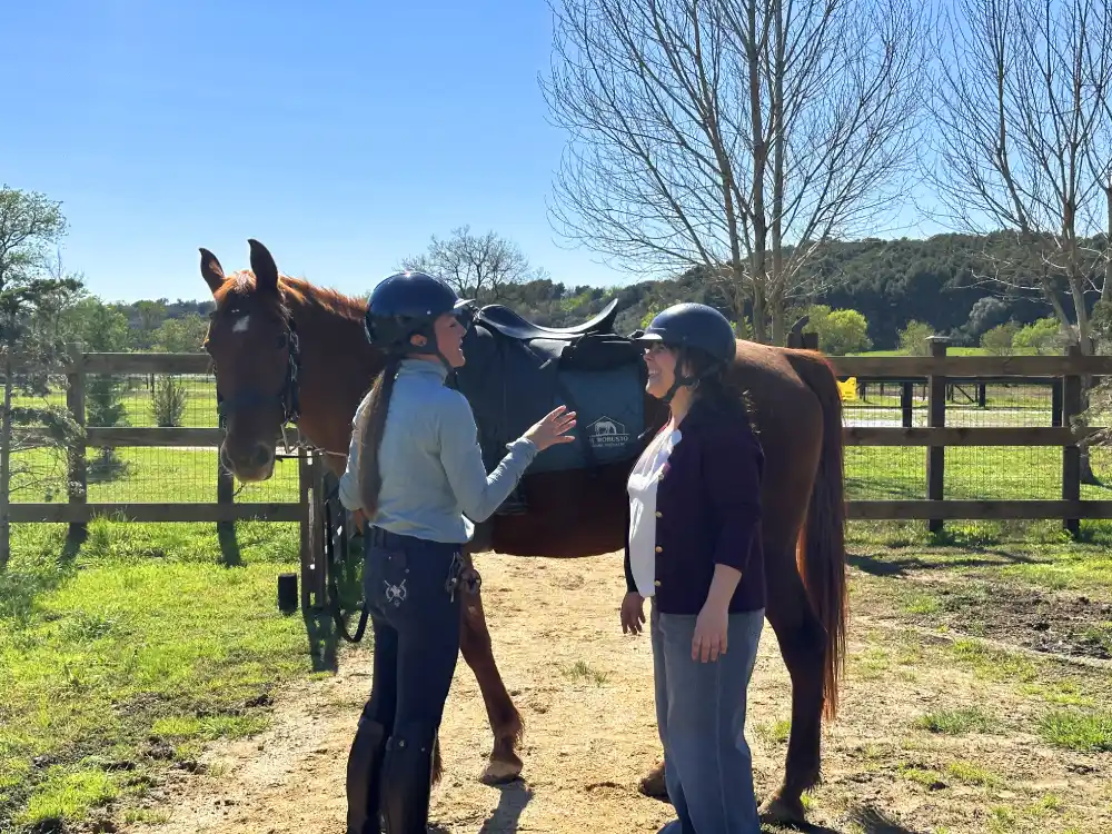 La visita amb cavall de Clos de Basella comença amb les instruccions de l'instructora