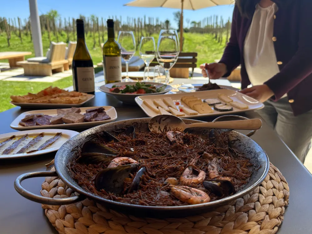 Fideuà, aperitius de proximitat i vins de Clos de Basella