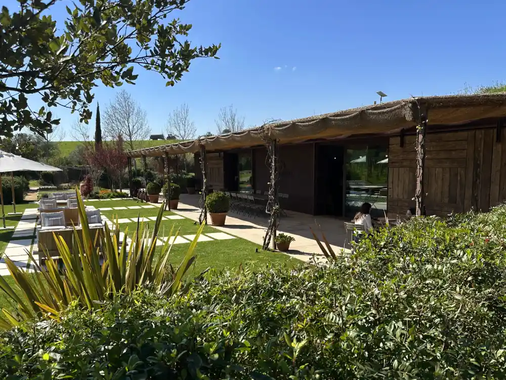 Entrada del celler Clos de Basella a l'Empordà